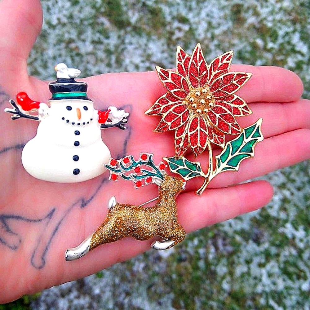❤ Vintage Christmas Brooch Set of 3 Pins. Reindeer! Snowman! Poinsettia!